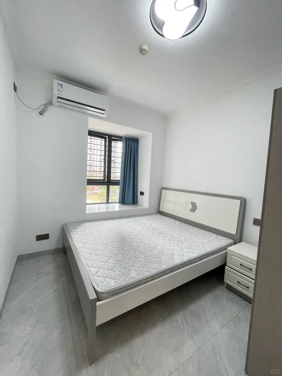 会展嘉园四区 85平两房 2500包物业停车?️