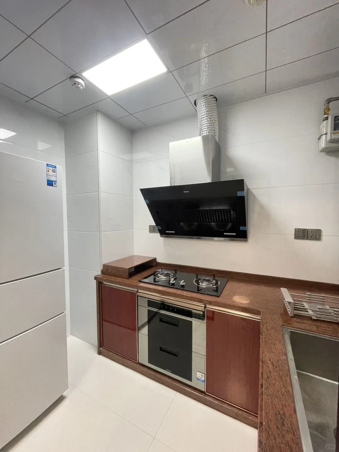 会展嘉园四区 85平两房 2500包物业停车?️