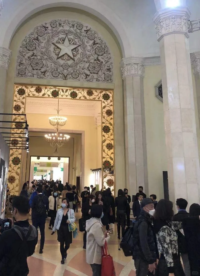 展览作品被观众踩坏了怎么办？