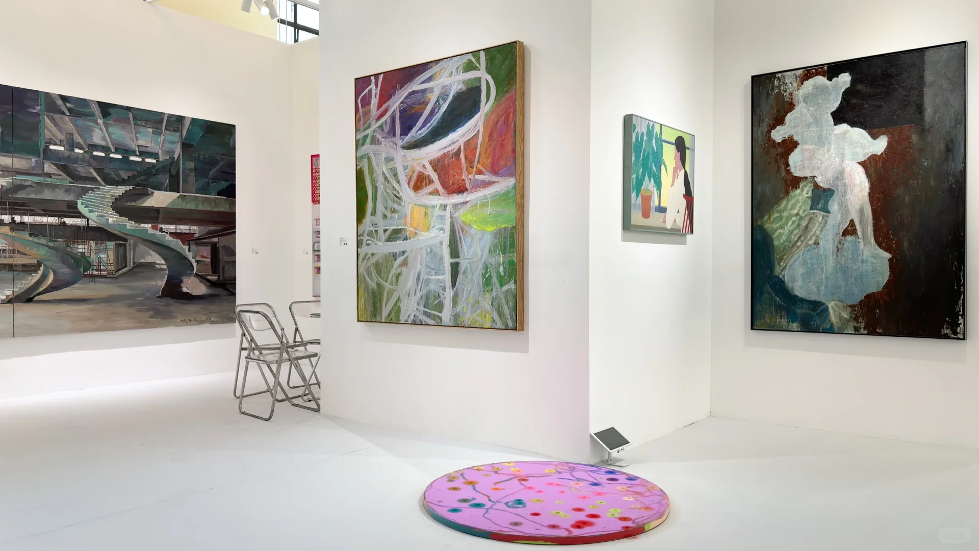 展览作品被观众踩坏了怎么办？