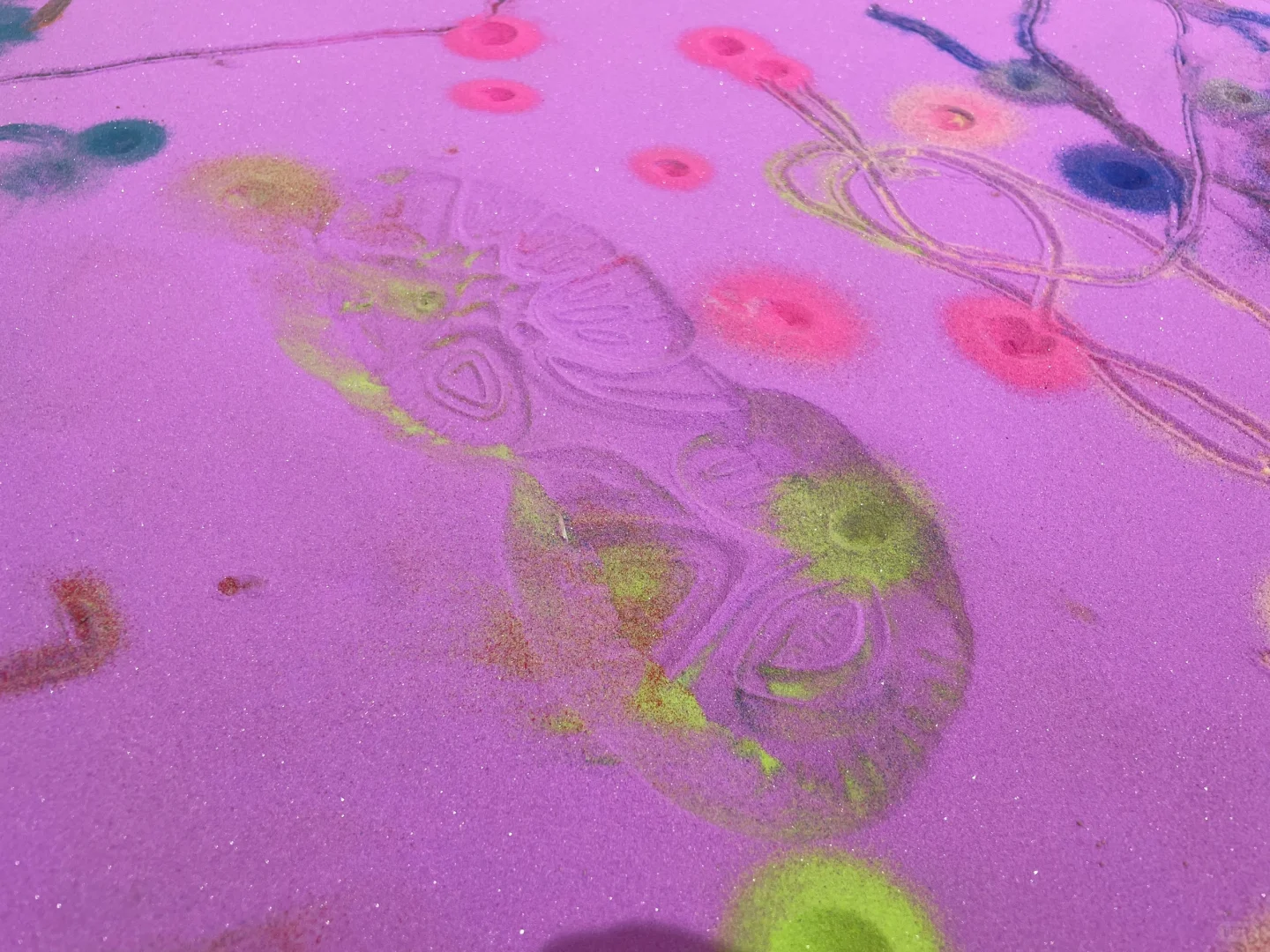 展览作品被观众踩坏了怎么办？