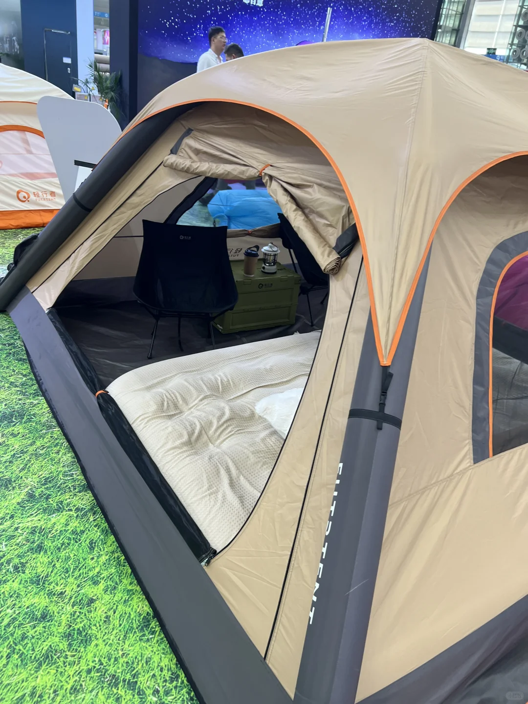 轻行者会展中心