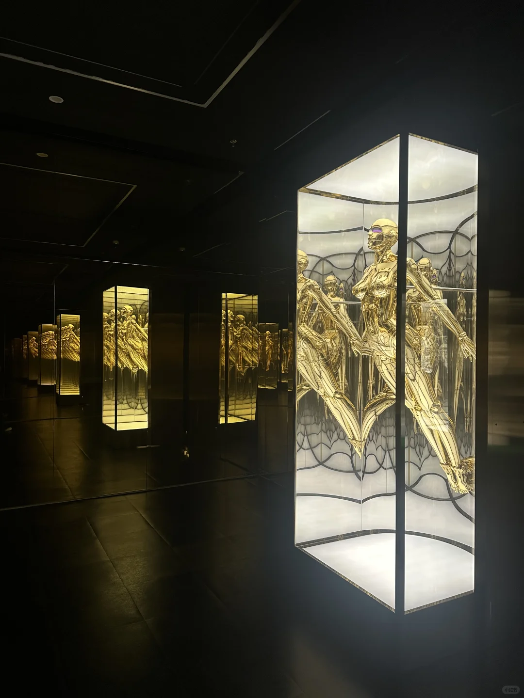 上海还是太超前了空山基展太炸裂了