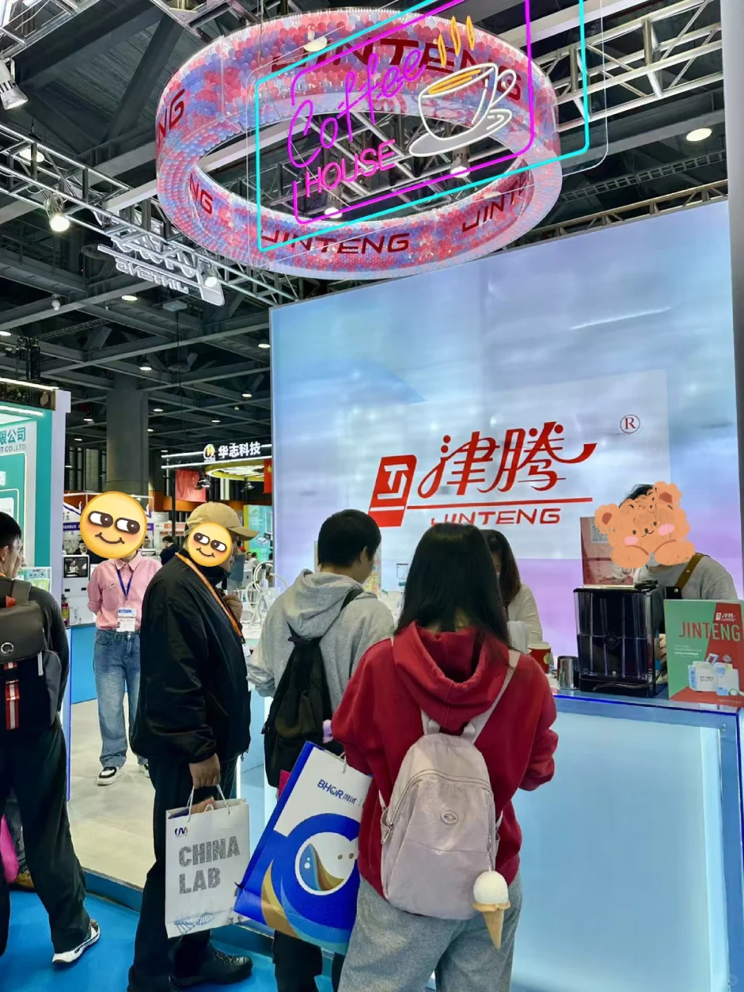 展会咖啡 全场人气值拉? 排队一波又一波