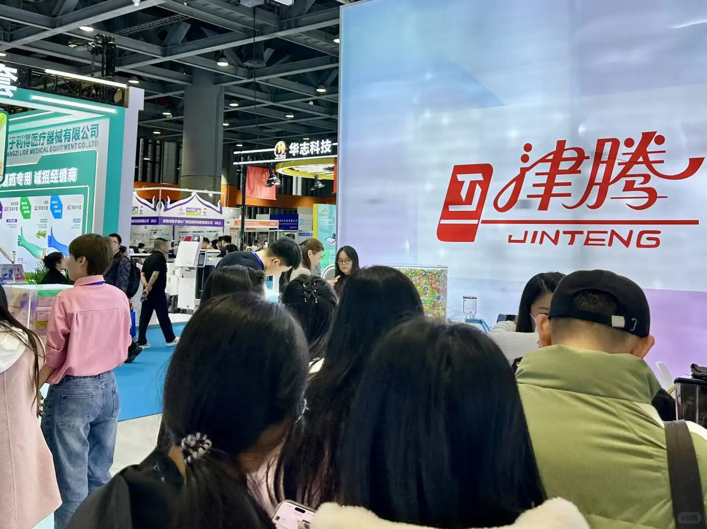 展会咖啡 全场人气值拉? 排队一波又一波