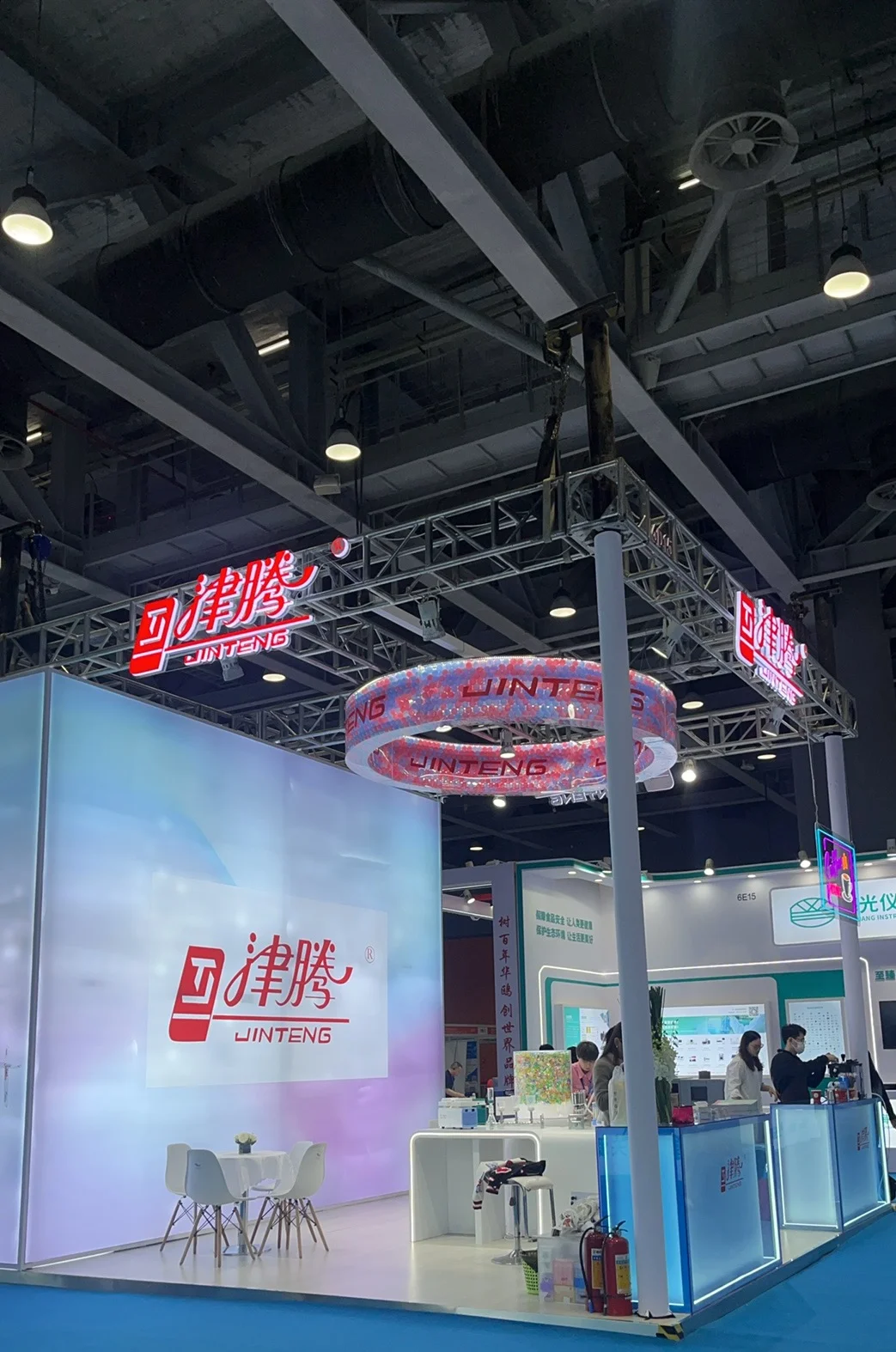 展会咖啡 全场人气值拉? 排队一波又一波