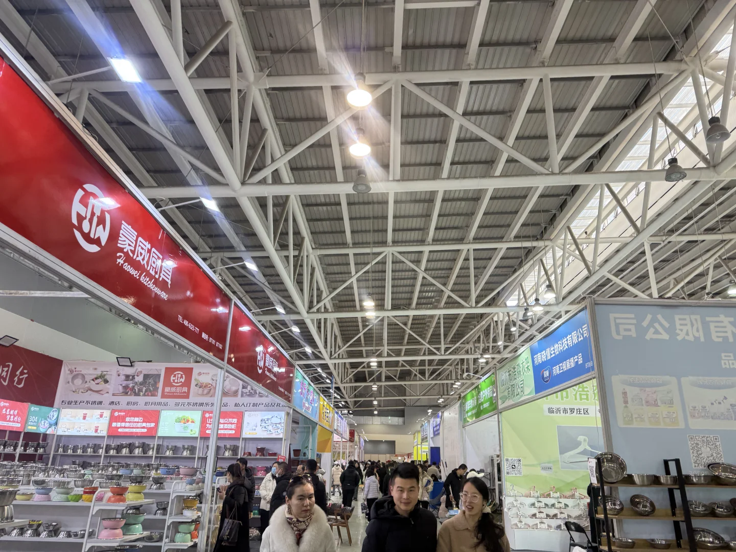 今天得一半临沂人都来这里捡便宜了叭