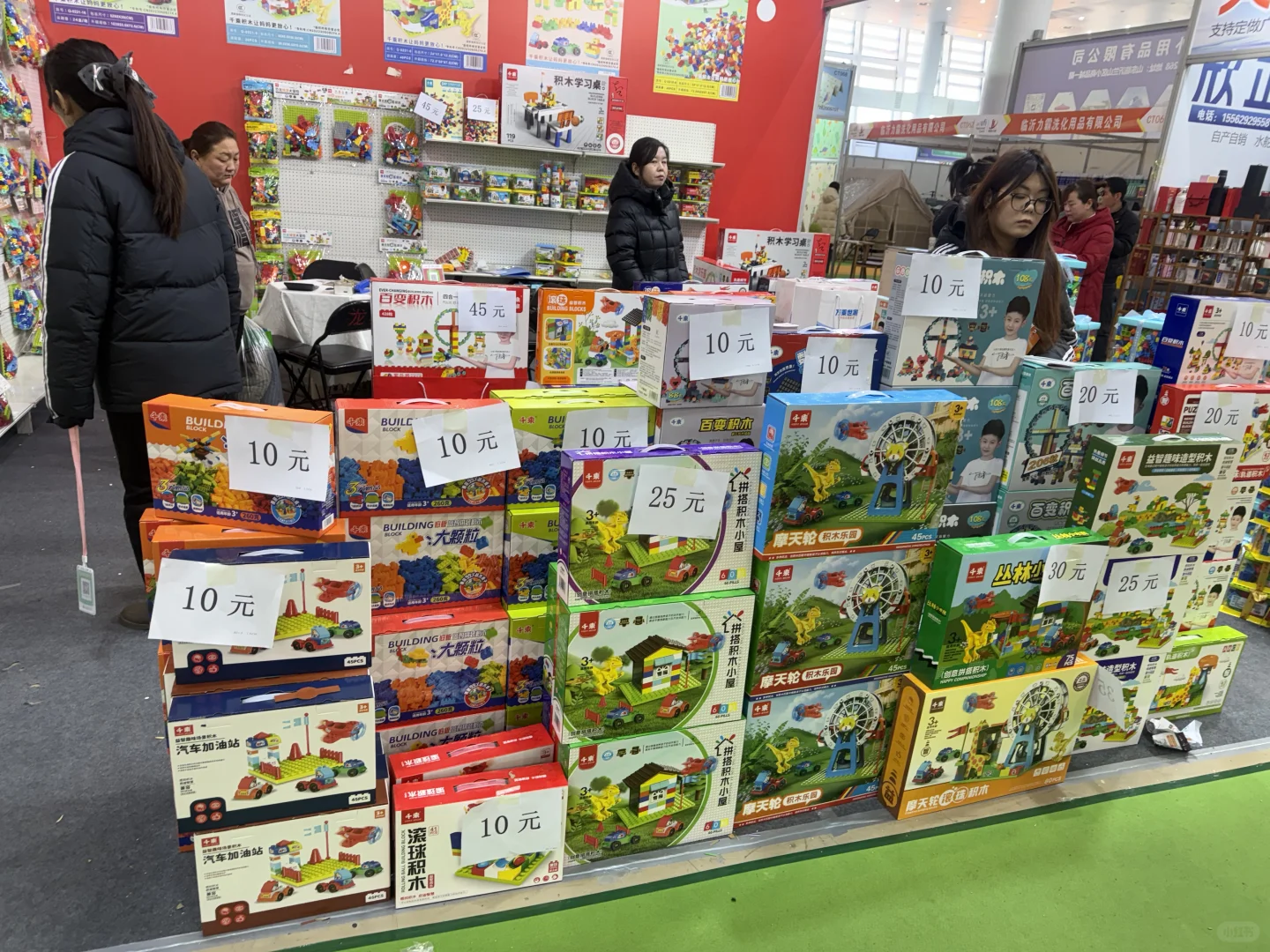 今天得一半临沂人都来这里捡便宜了叭