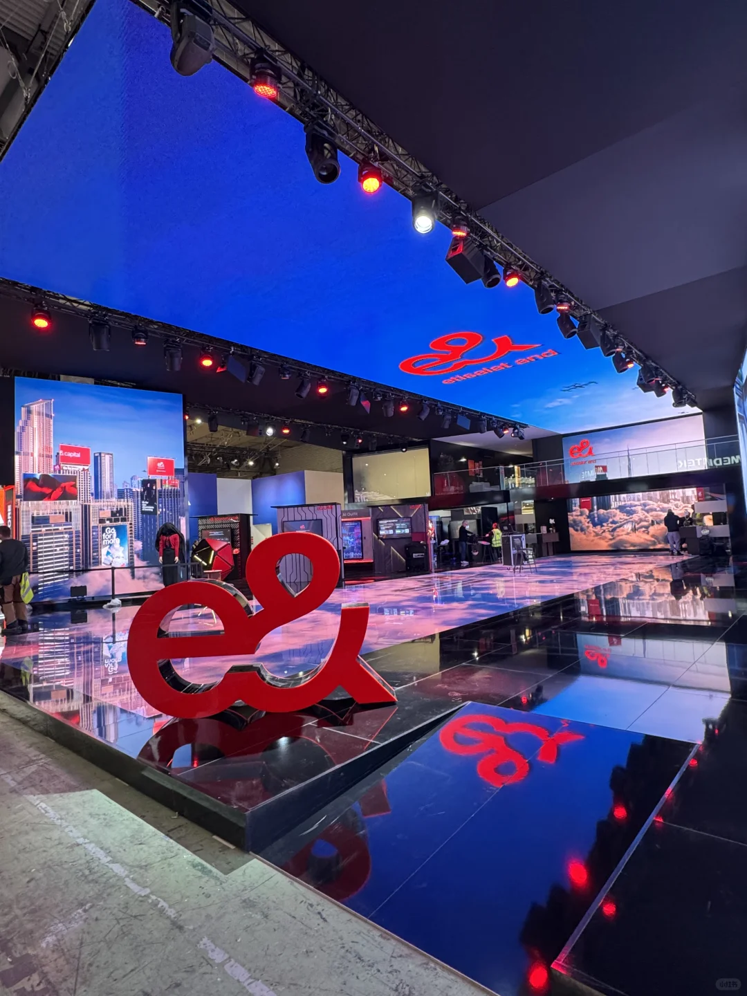 开展第一天，披星戴月打工人?‍?