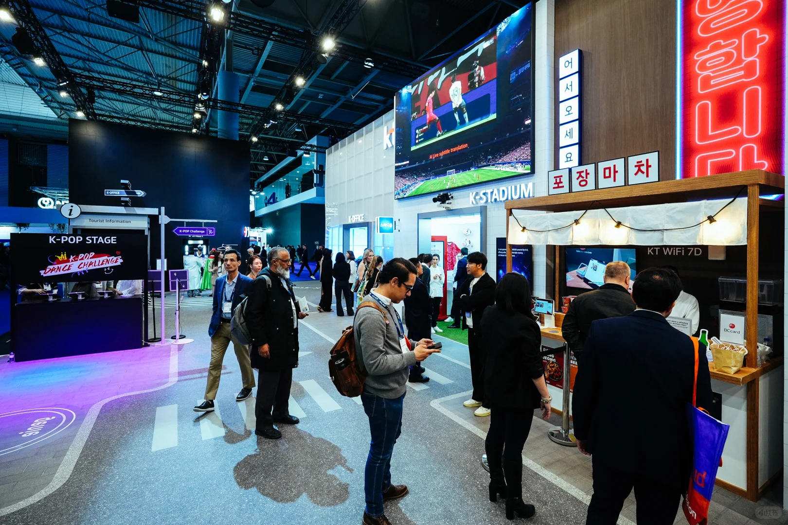 KT街头文化带来2025MWC不一样的回忆