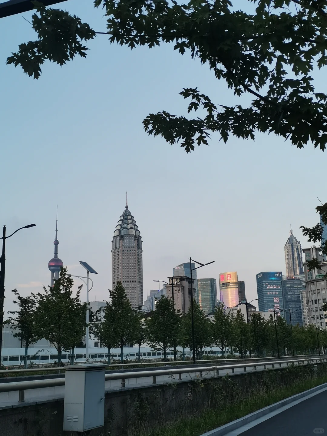 从幼师到展会销冠，普通女孩不断转行会怎样