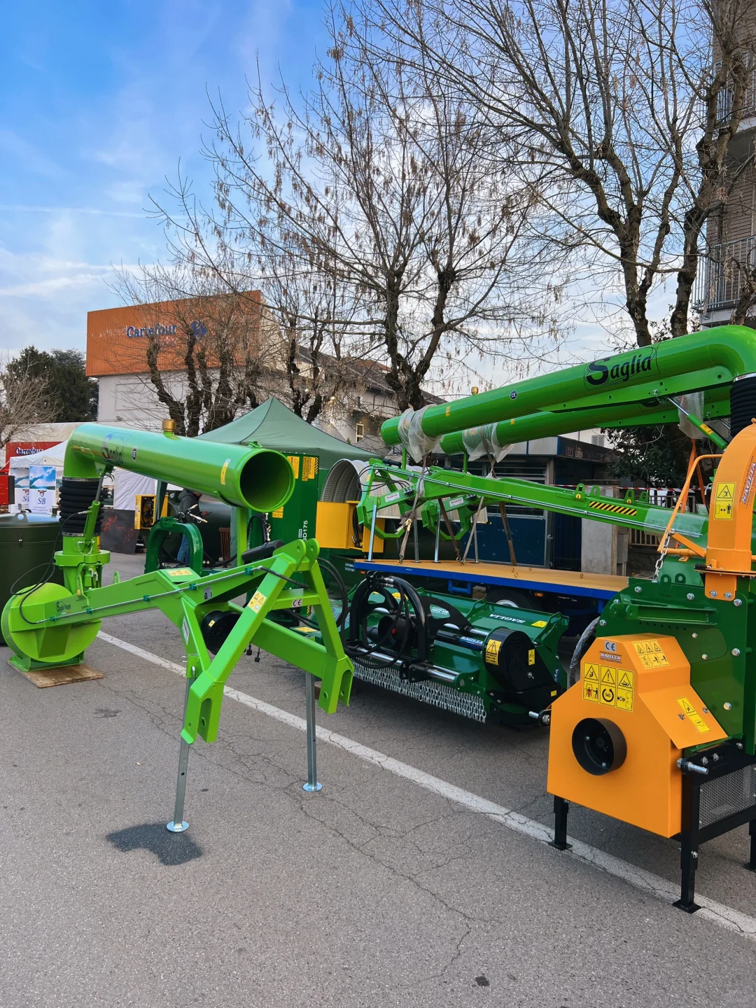 卡尔马尼奥拉??第561届春季博览会?(二)