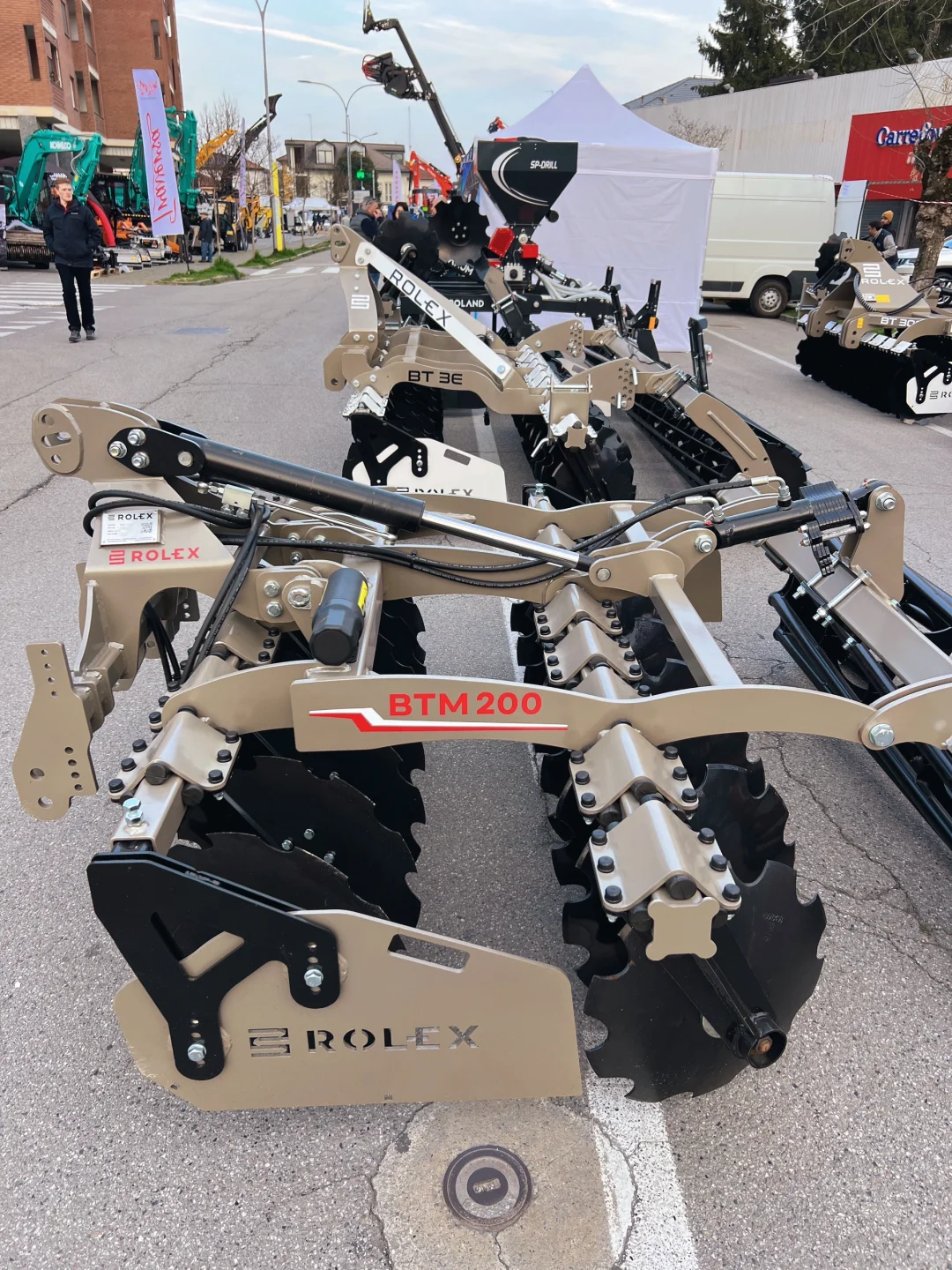 卡尔马尼奥拉??第561届春季博览会?(二)