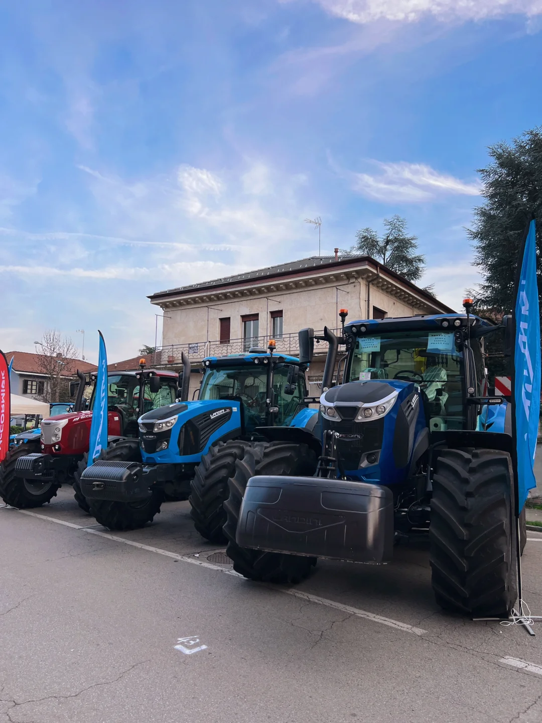 卡尔马尼奥拉??第561届春季博览会?(二)