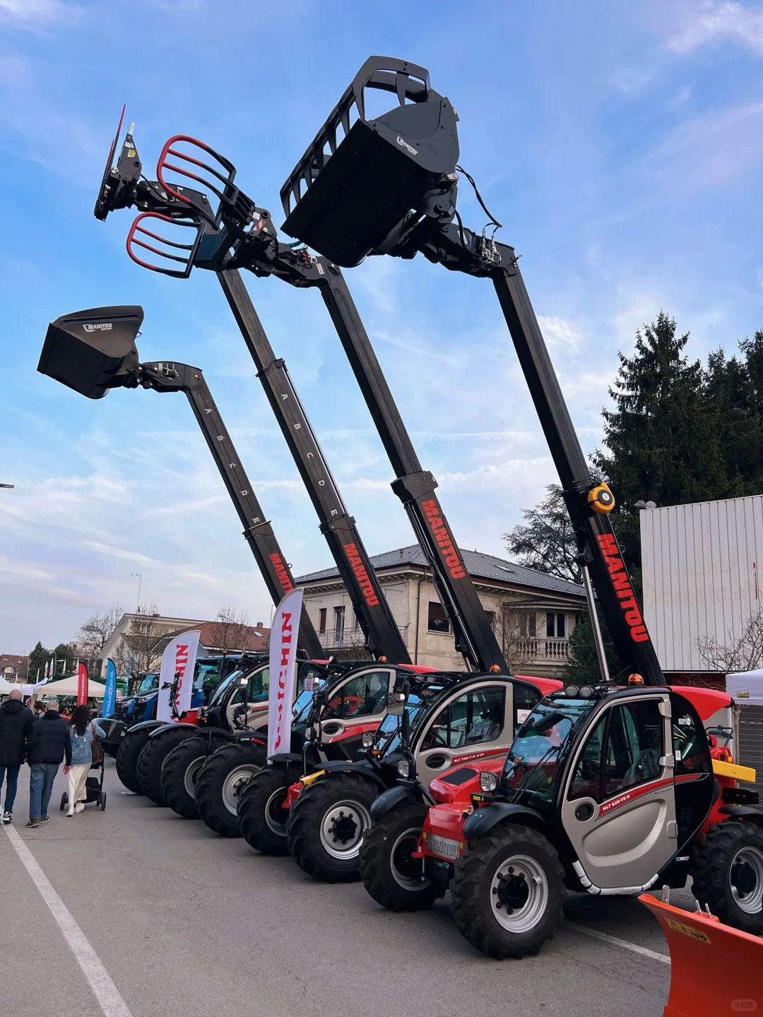 卡尔马尼奥拉??第561届春季博览会?(一)