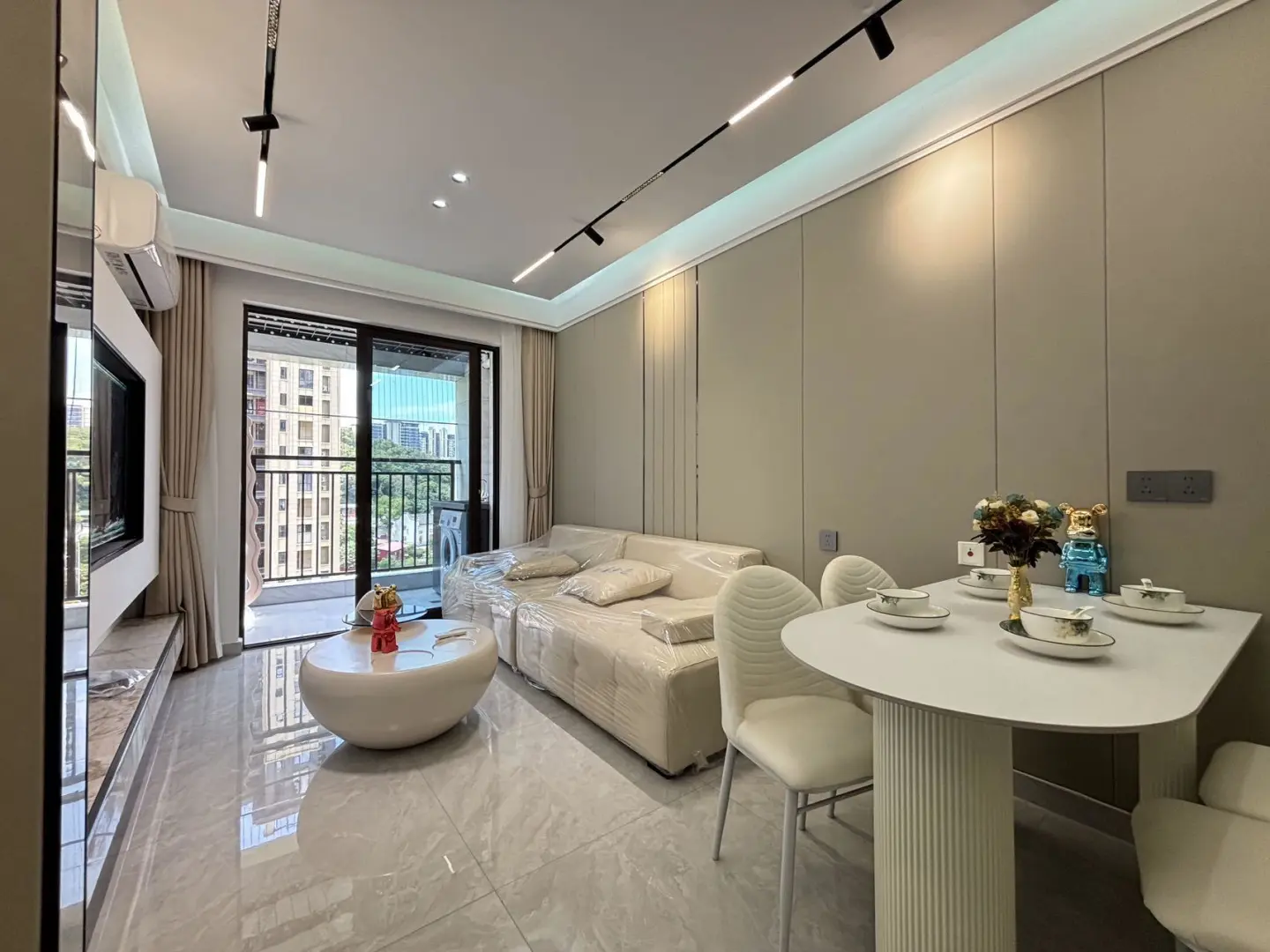 昆明官渡区滇池会展中心三室两卫出租2500