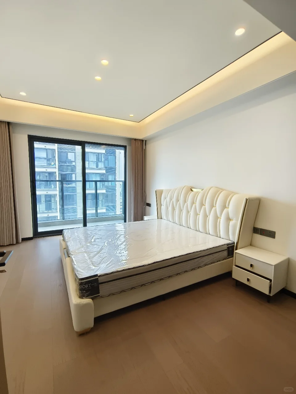 官渡区，靠近山海湾，滇池会展中心三房两卫