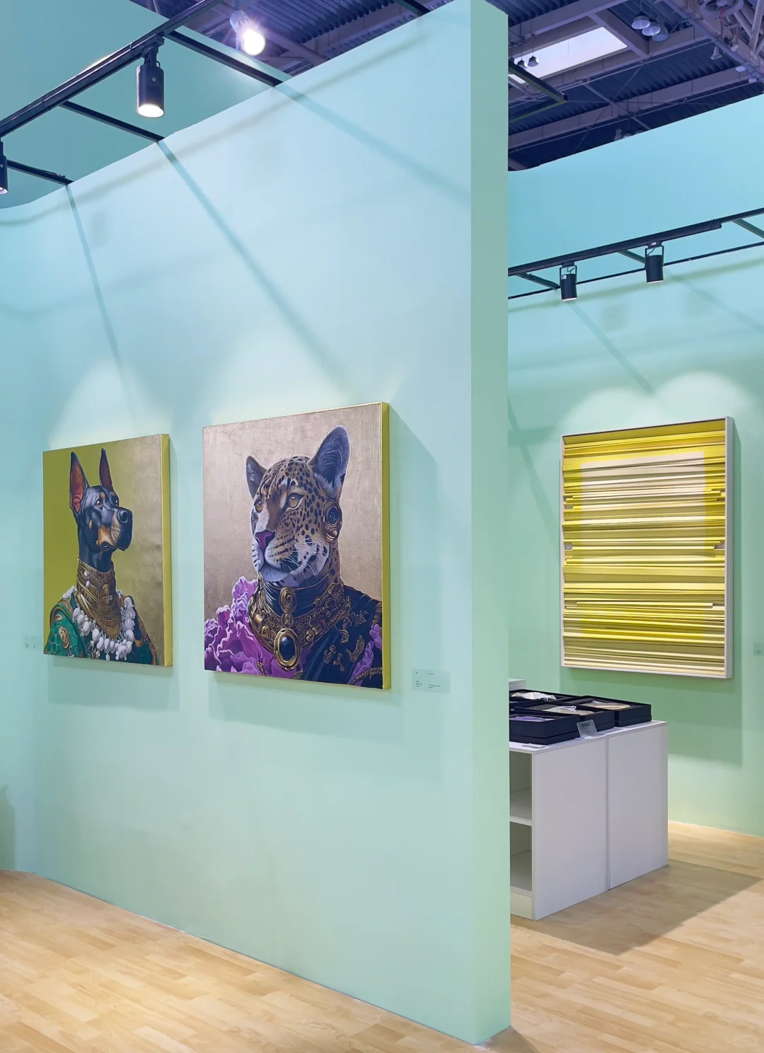 带我们艺术家的作品参加一个不一样的展会