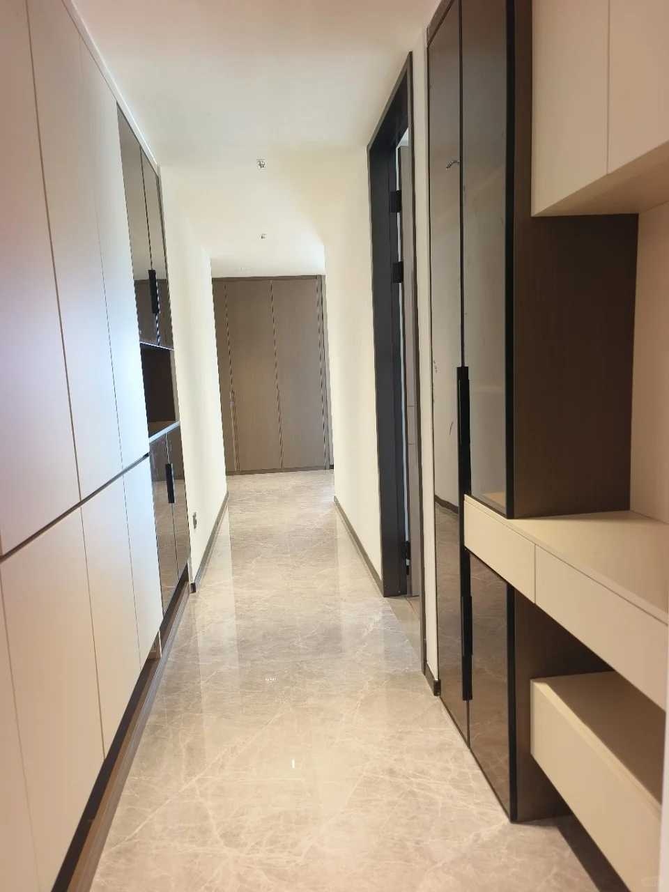 官渡区，靠近山海湾，滇池会展中心三房两卫