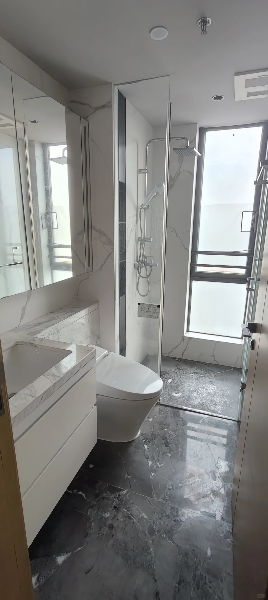 会展湾水岸 精装朝南 空四房 边户 随时看房