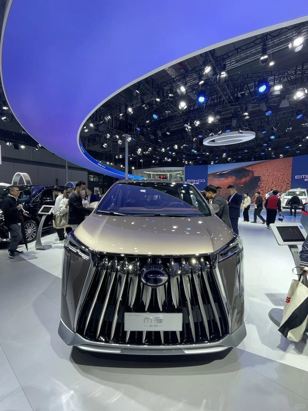 灯膜在车展中的应用