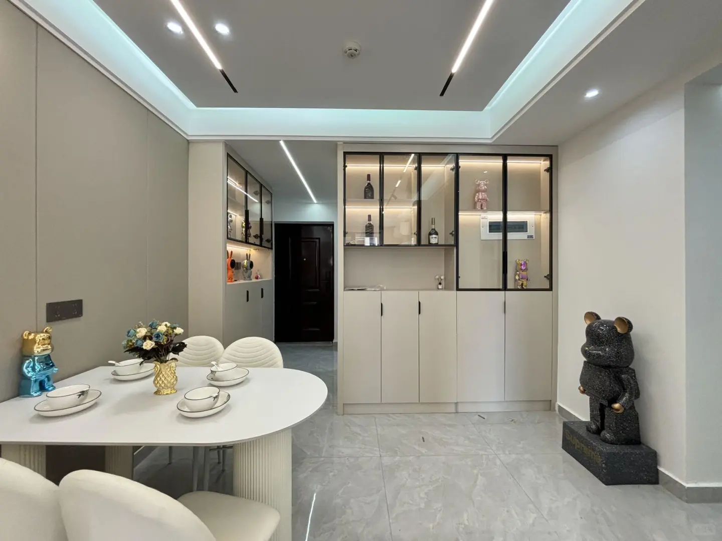 昆明官渡区滇池会展中心三室两卫出租2500