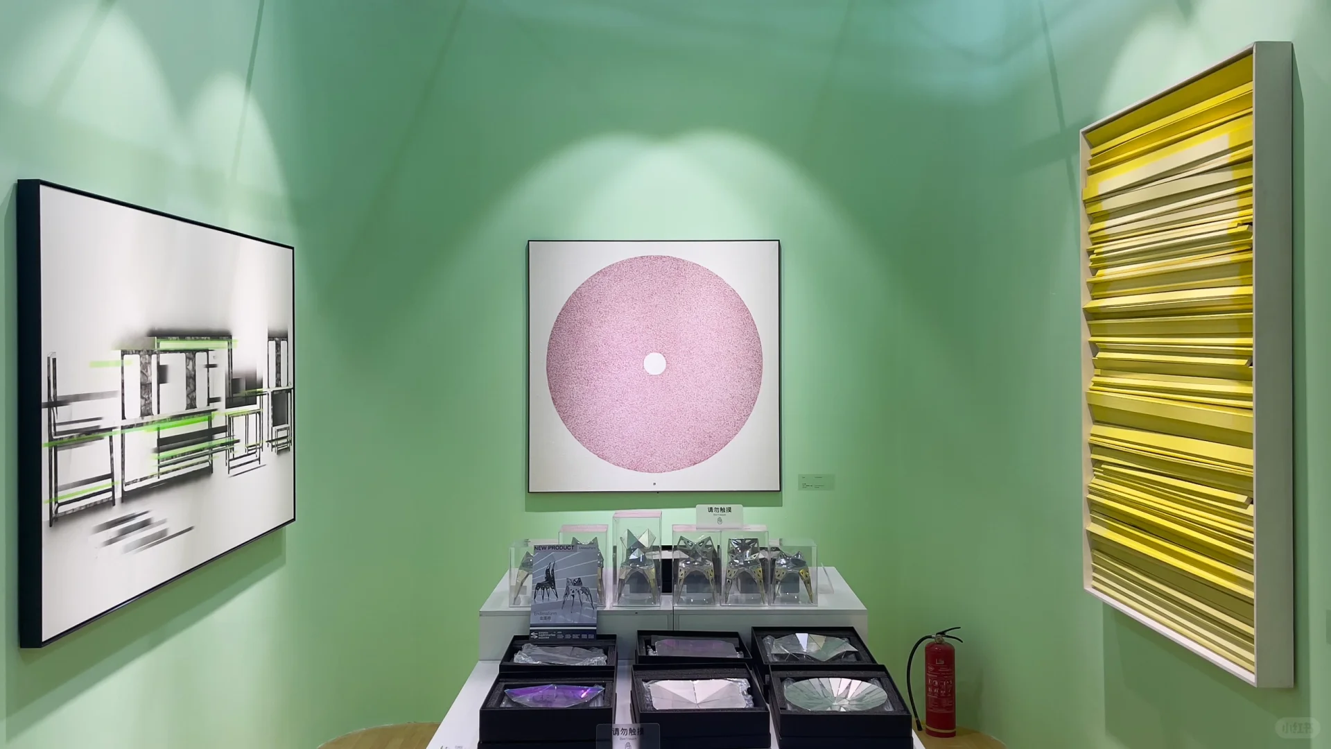 带我们艺术家的作品参加一个不一样的展会