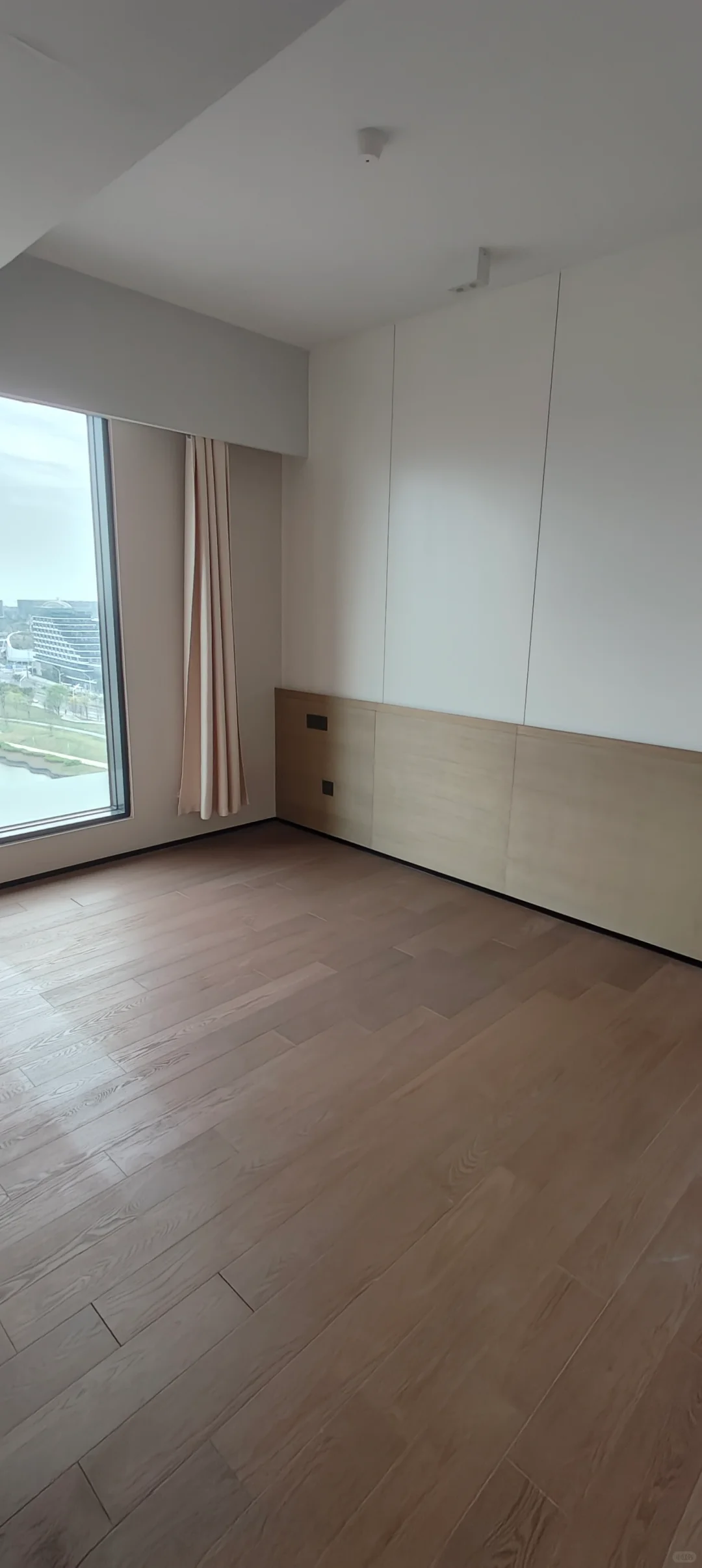 会展湾水岸 精装朝南 空四房 边户 随时看房