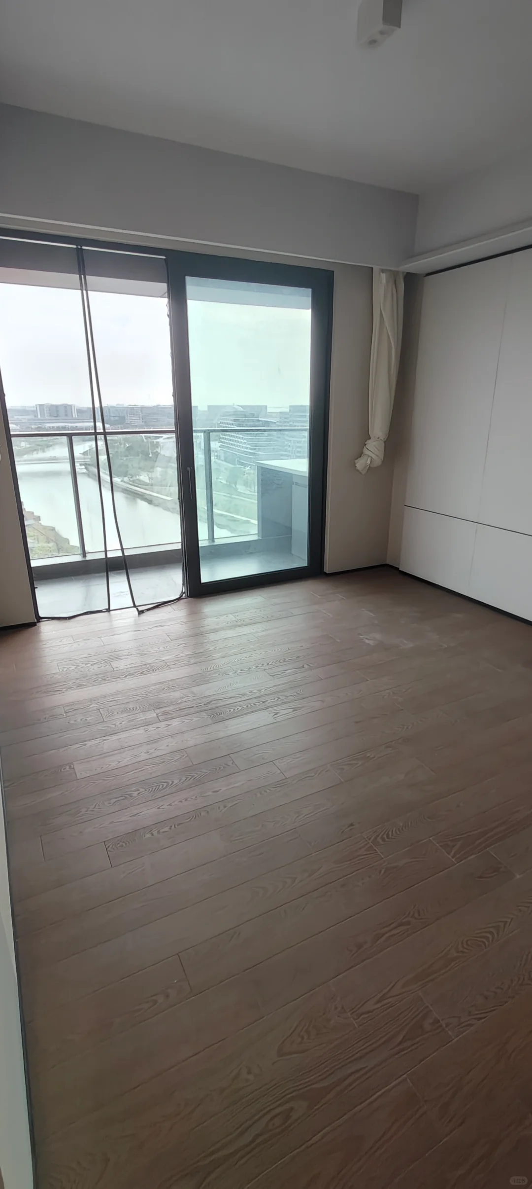 会展湾水岸 精装朝南 空四房 边户 随时看房