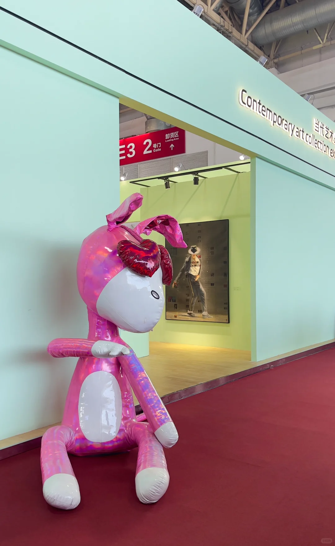 带我们艺术家的作品参加一个不一样的展会