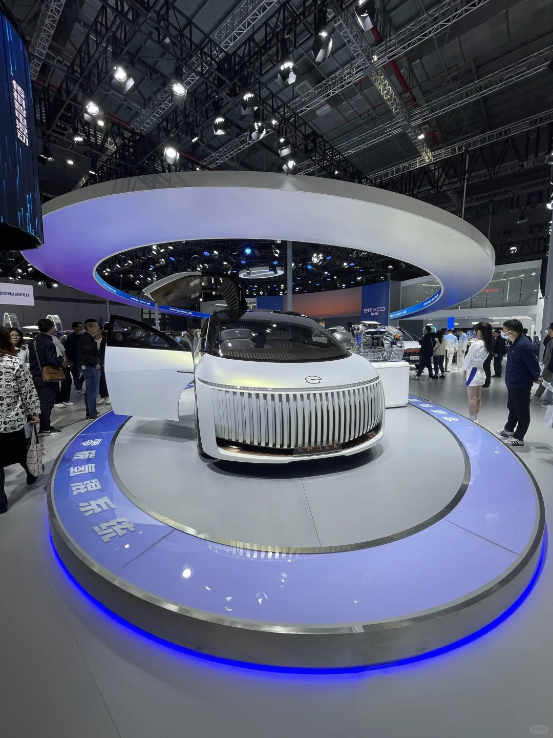 灯膜在车展中的应用