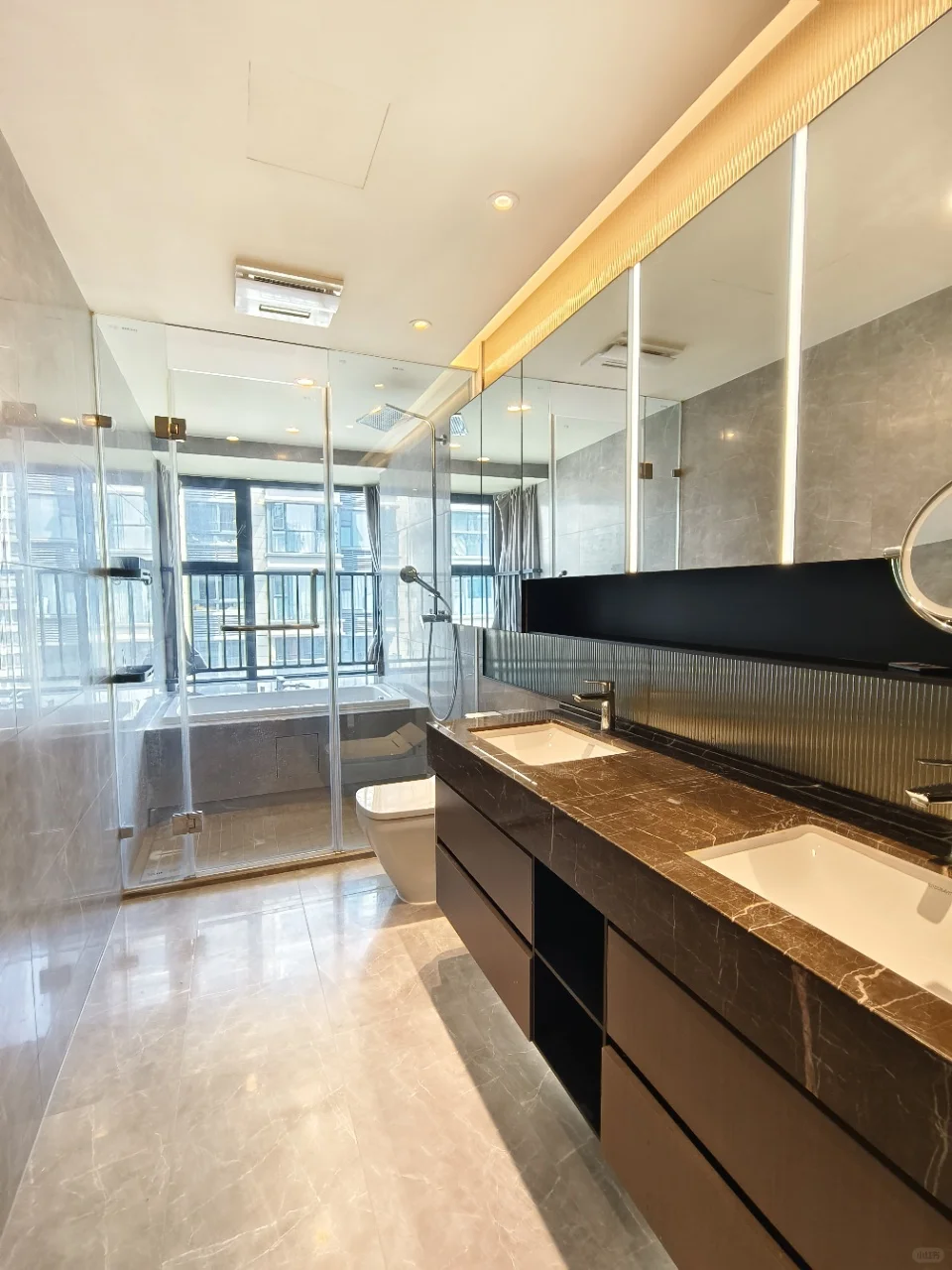 官渡区，靠近山海湾，滇池会展中心三房两卫