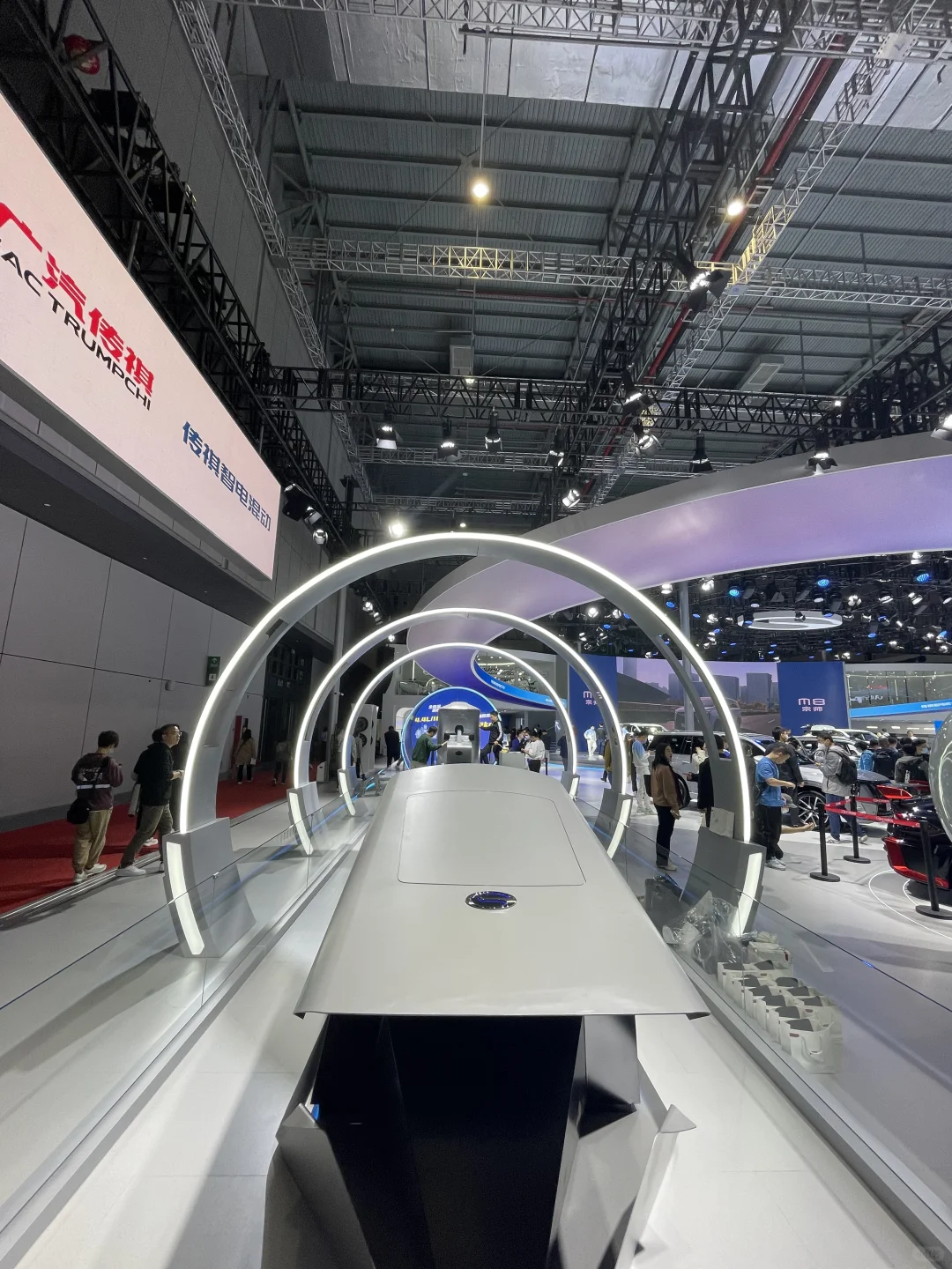 灯膜在车展中的应用