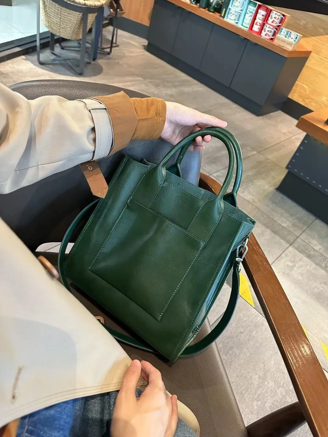 ?女生必备！落日黄大容量牛皮包?