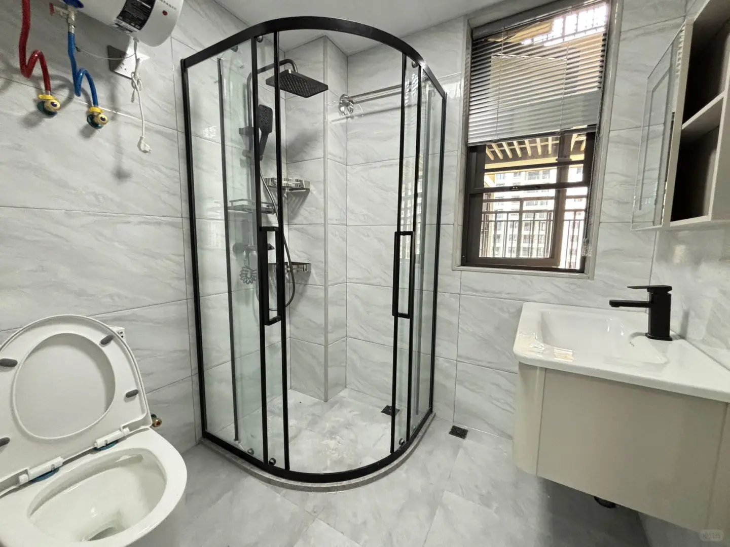 昆明官渡区滇池会展中心三室两卫出租2500