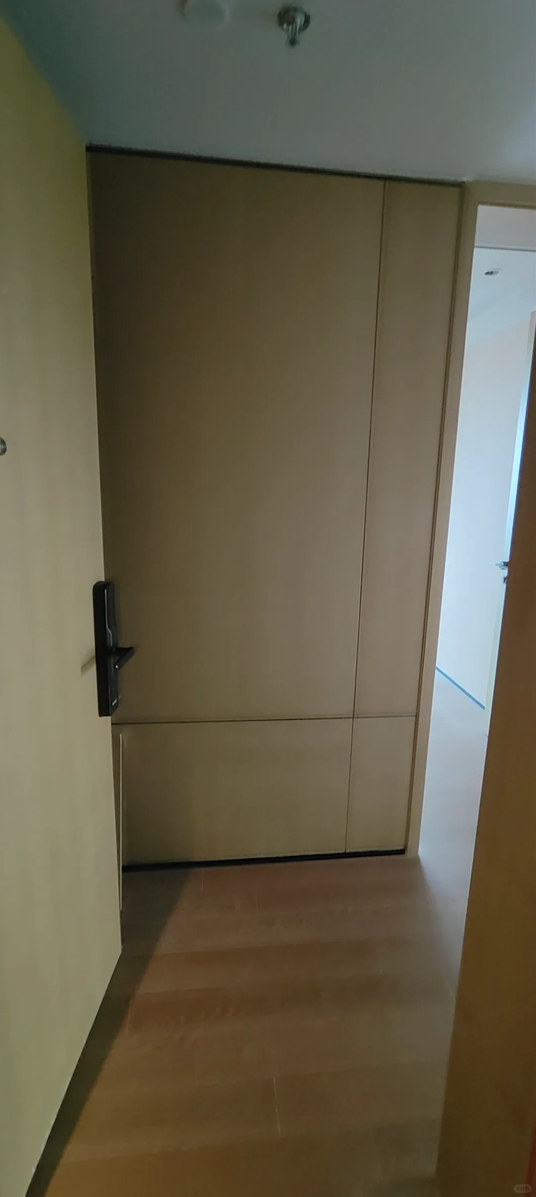 会展湾水岸 精装朝南 空四房 边户 随时看房