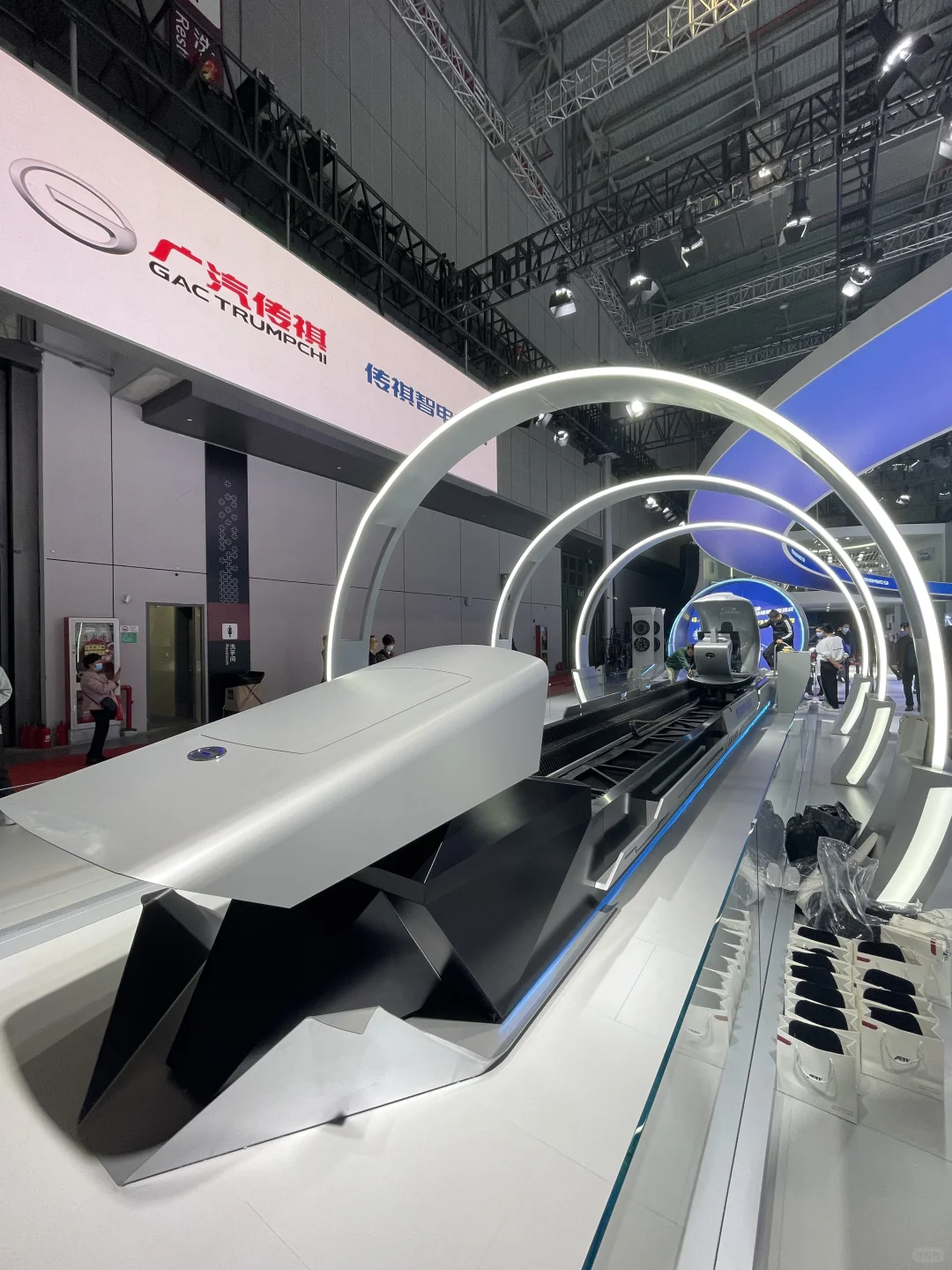 灯膜在车展中的应用