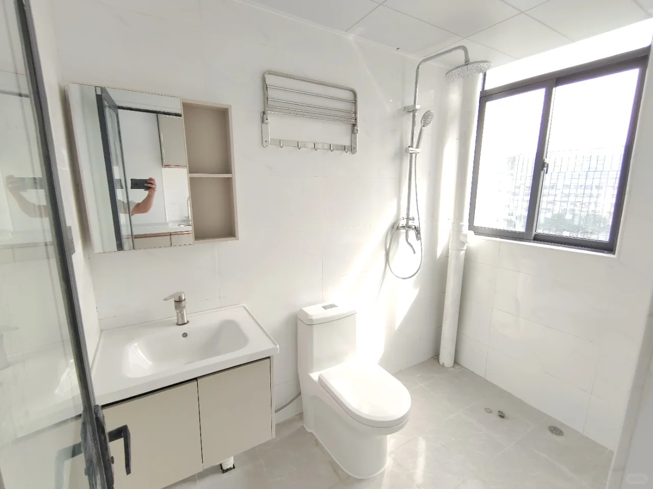 会展湾大单间，押一付一