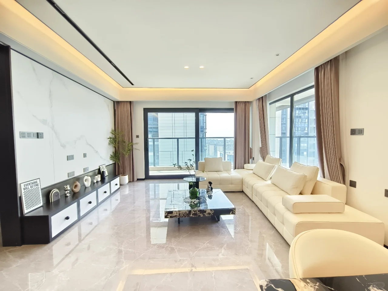 官渡区，靠近山海湾，滇池会展中心三房两卫