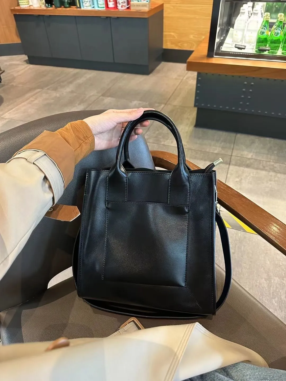 ?女生必备！落日黄大容量牛皮包?