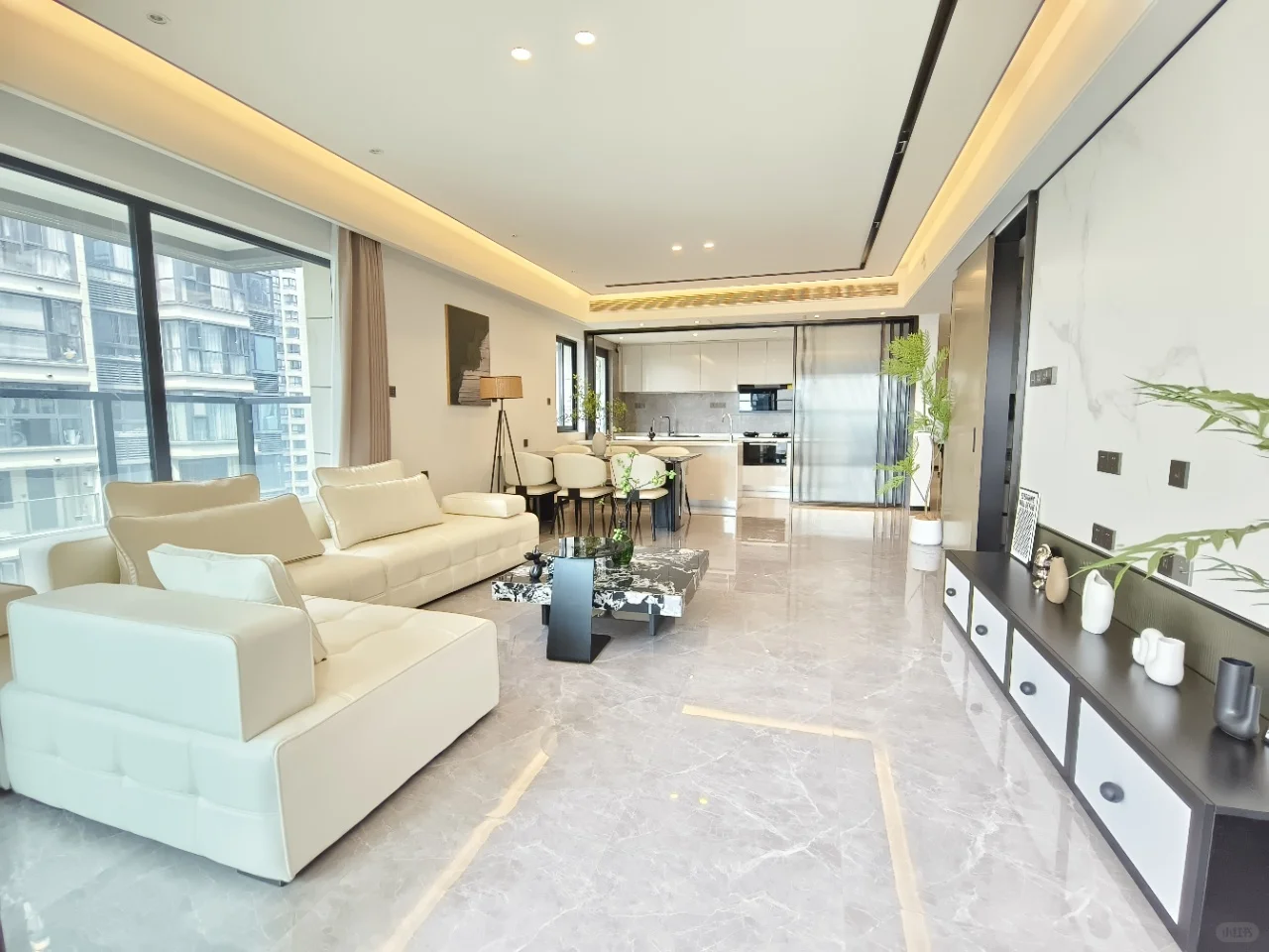 官渡区，靠近山海湾，滇池会展中心三房两卫