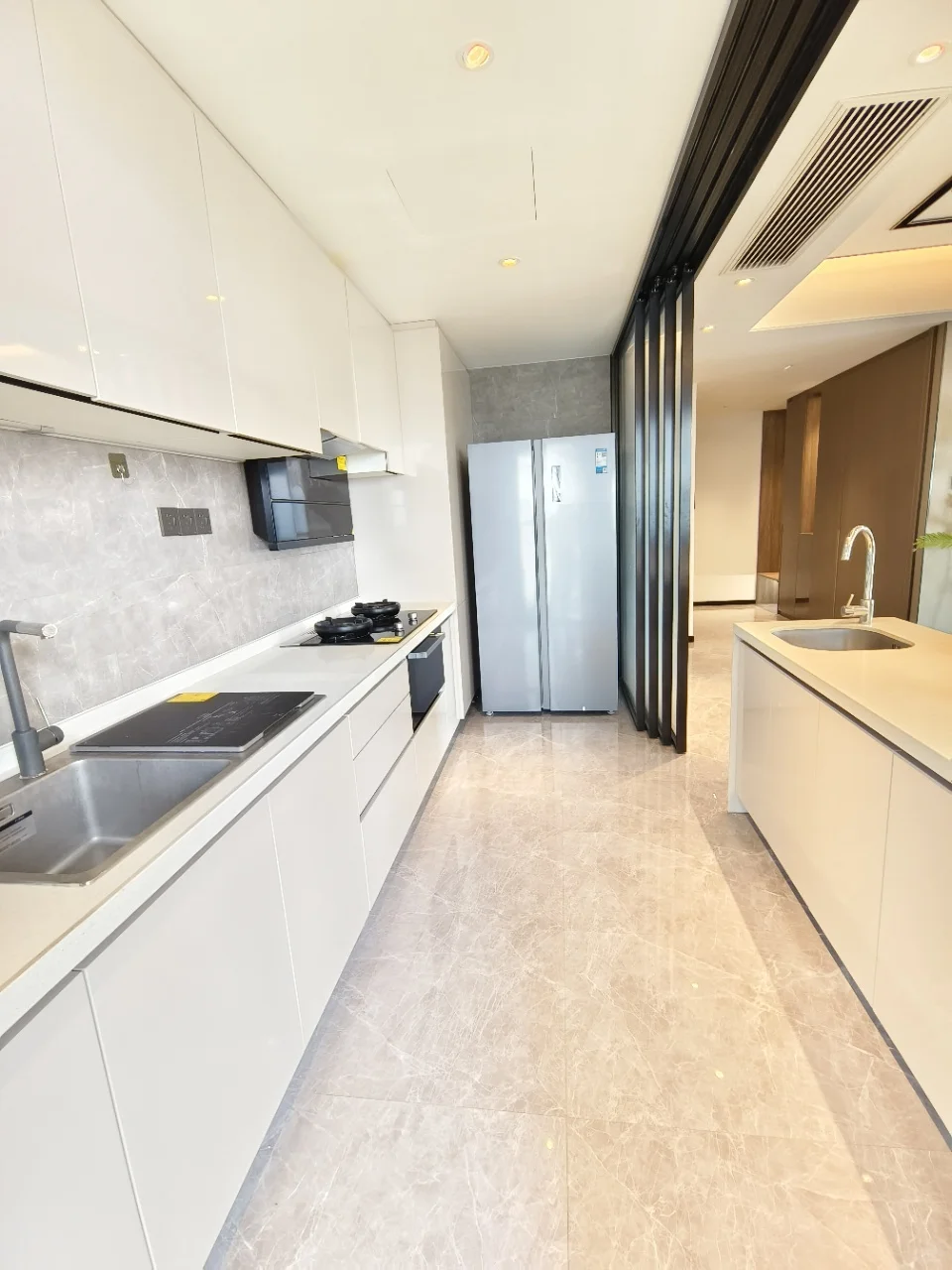 官渡区，靠近山海湾，滇池会展中心三房两卫