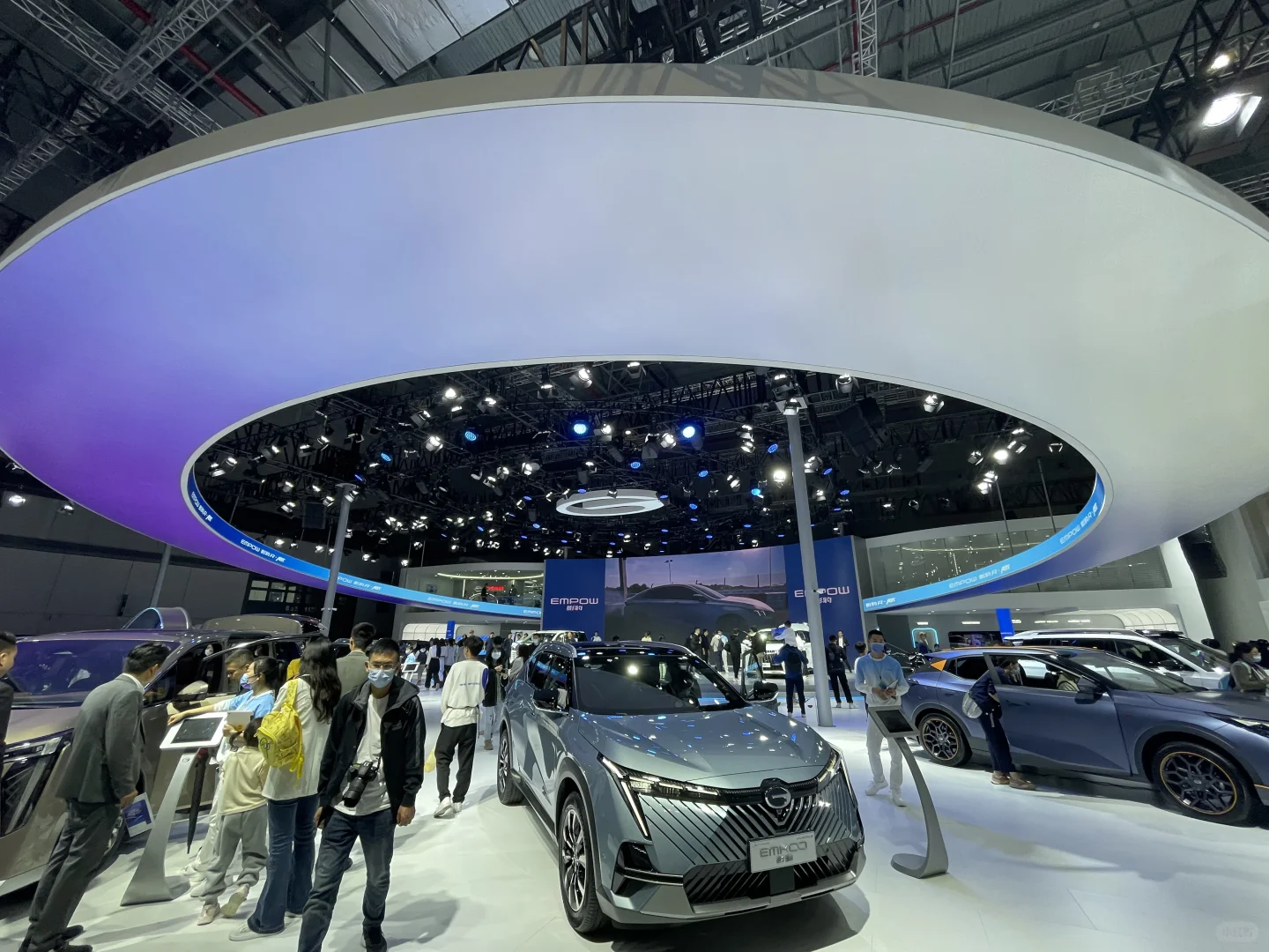 灯膜在车展中的应用