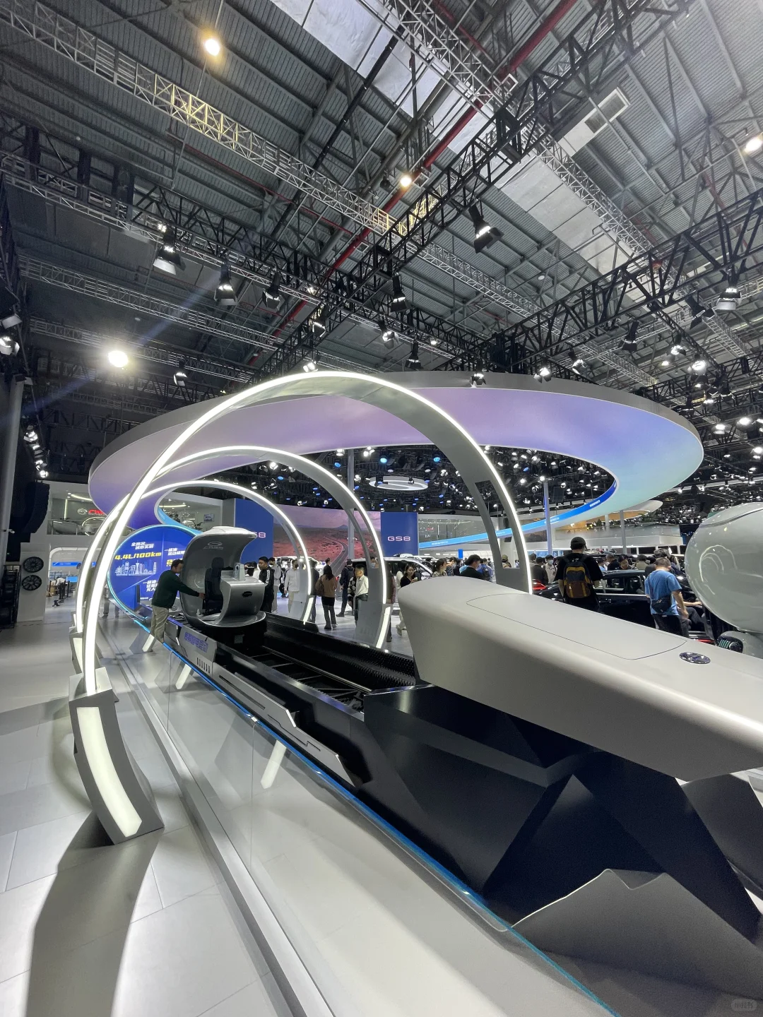 灯膜在车展中的应用