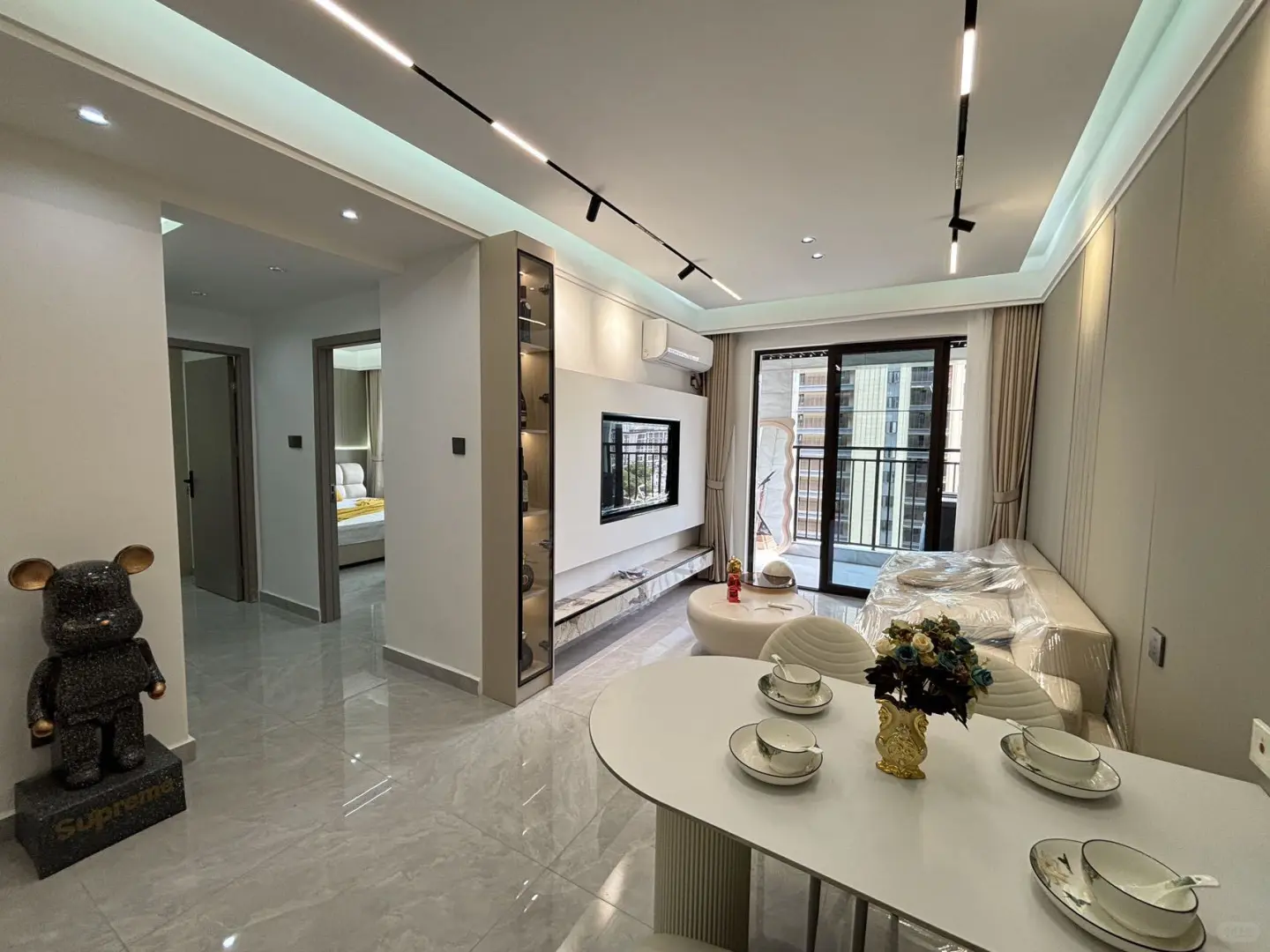 昆明官渡区滇池会展中心三室两卫出租2500