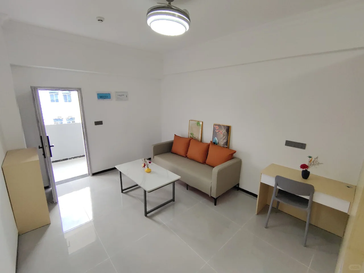 会展湾大单间，押一付一