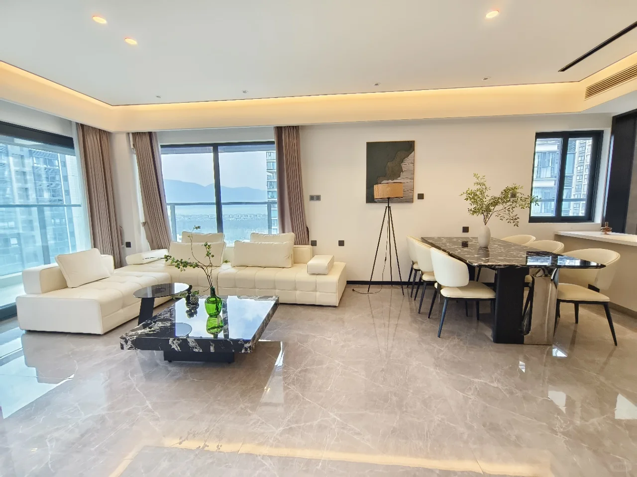 官渡区，靠近山海湾，滇池会展中心三房两卫