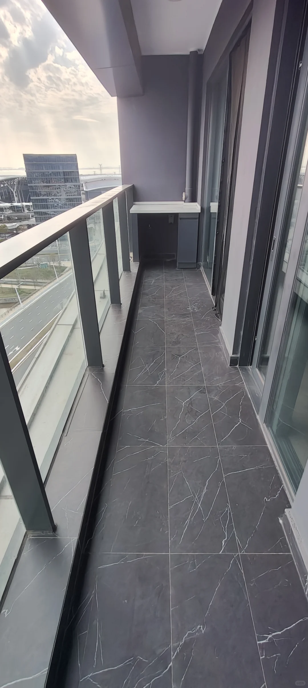 会展湾水岸 精装朝南 空四房 边户 随时看房