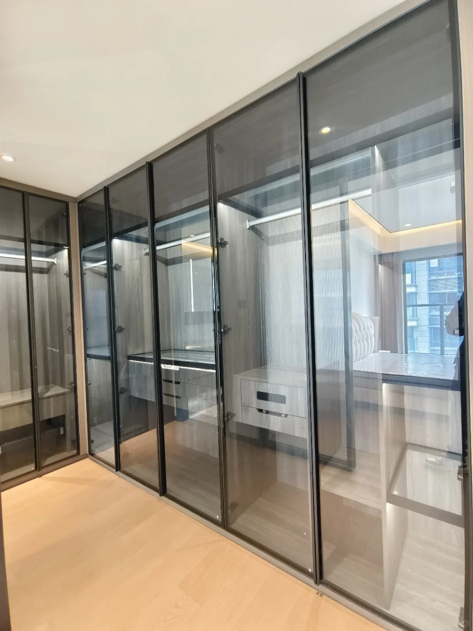 官渡区，靠近山海湾，滇池会展中心三房两卫