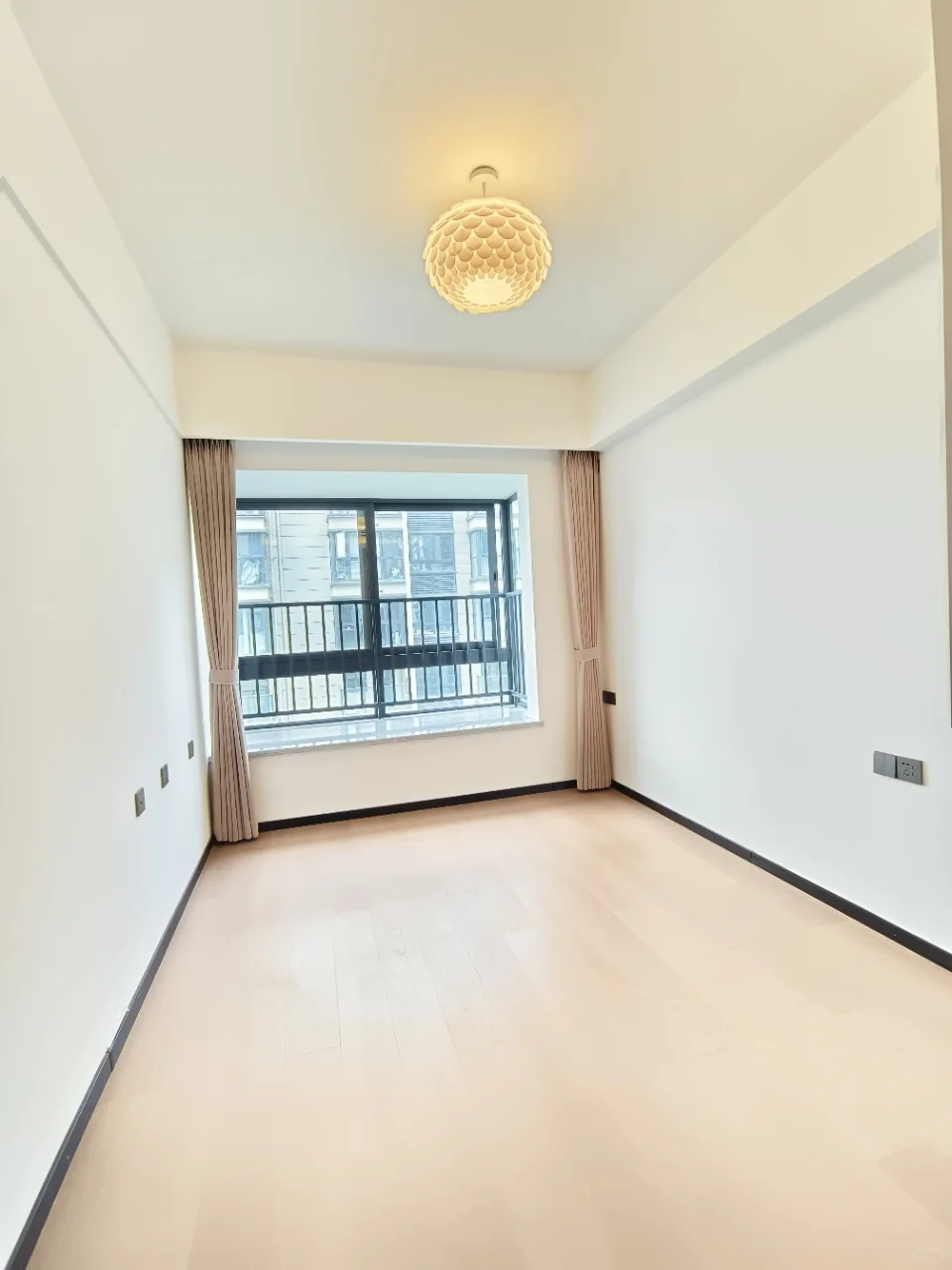 官渡区，靠近山海湾，滇池会展中心三房两卫